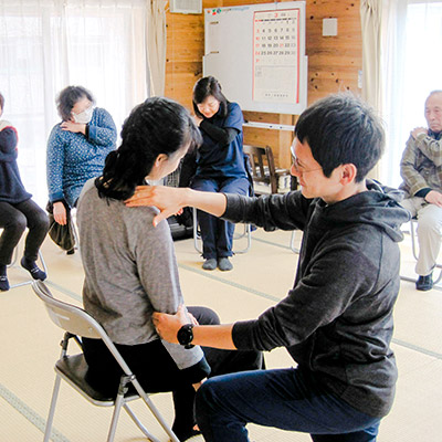 「無償でも良い」。震災の爪痕が残る福島でコンディショニングを通して高齢者を元気づける。
